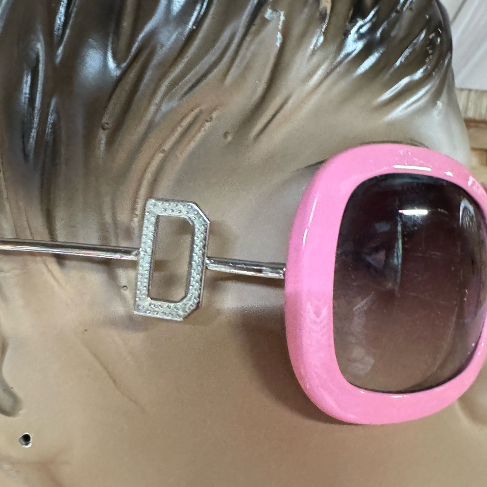 Chic Pink Sunglasses with Silver Detailing